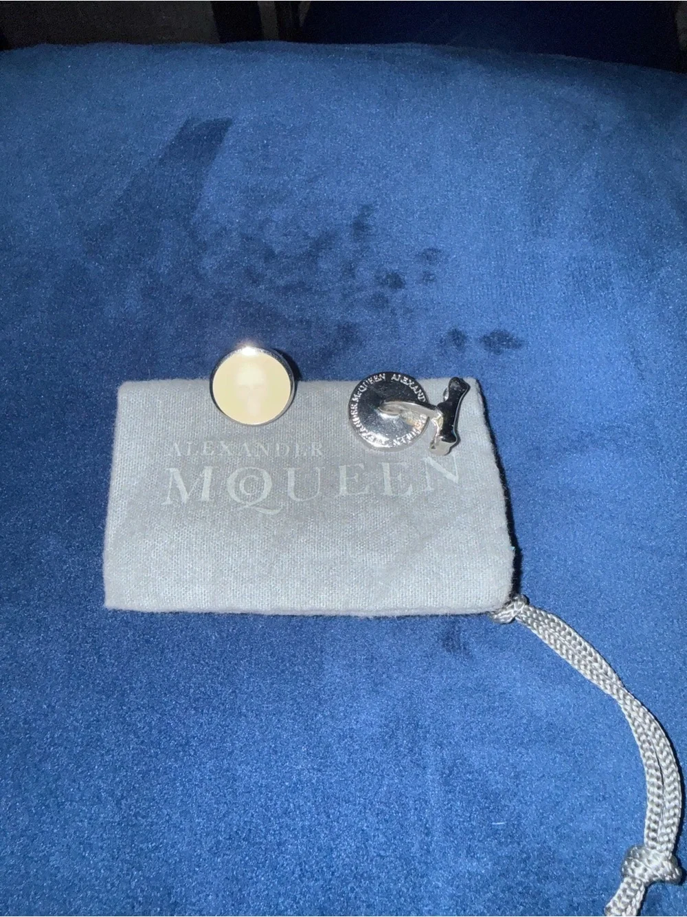 Alexander McQueen White Skull Round Cufflinks in Silver Tone